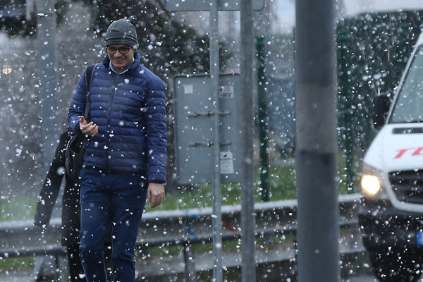 İstanbul'a beklenen kar düştü