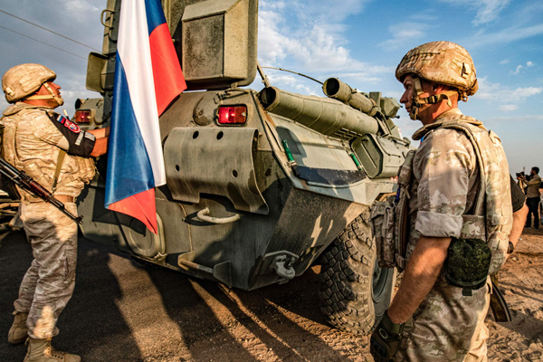 Moskova: Suriye’de Rus ve Türk 'askeri uzmanlar' öldü