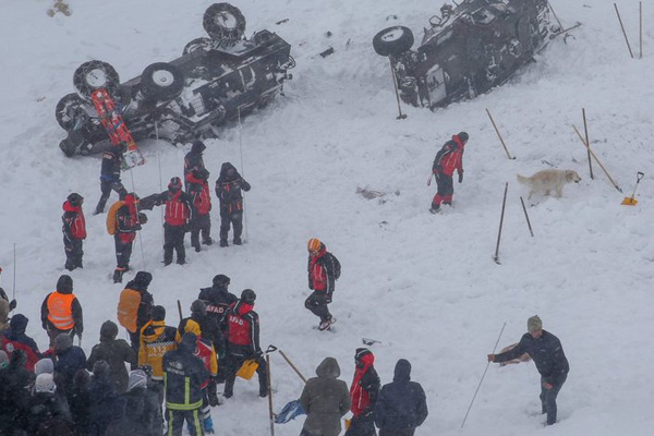 Van'daki çığ felaketleri için 3 müfettiş görevlendirildi