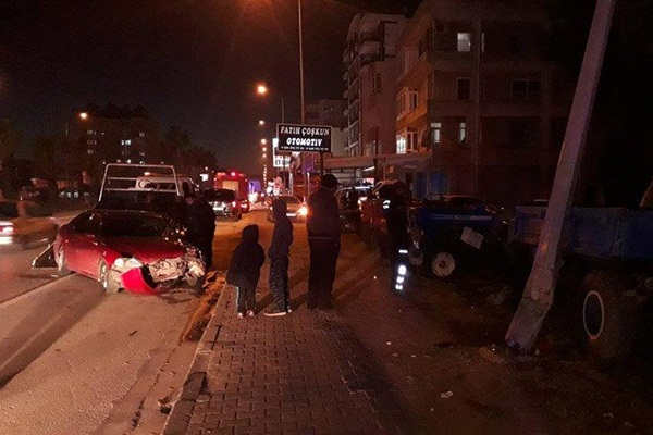 Mehmet Özhaseki, Menderes Türel ve Ziya Yılmaz trafik kazası geçirdi