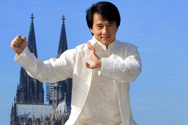 Jackie Chan'den koronavirüs adımı: Bulana 143 bin dolar verecek