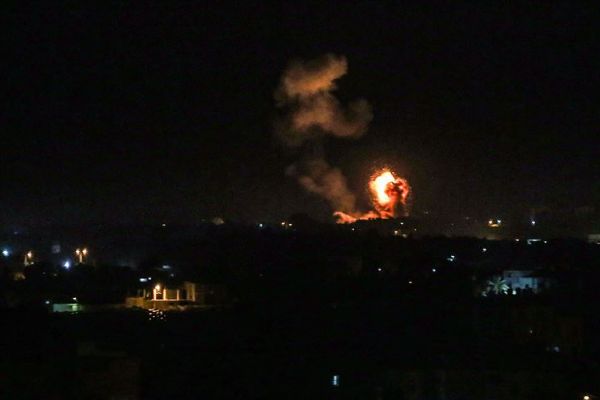 İsrail Hamas'a bağlı bir noktayı bombaladı
