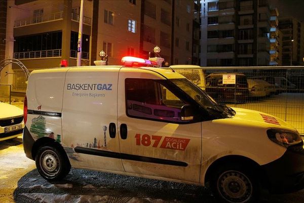 Başkentte karbonmonoksitten zehirlenen aynı aileden 4 kişi hastaneye kaldırıldı