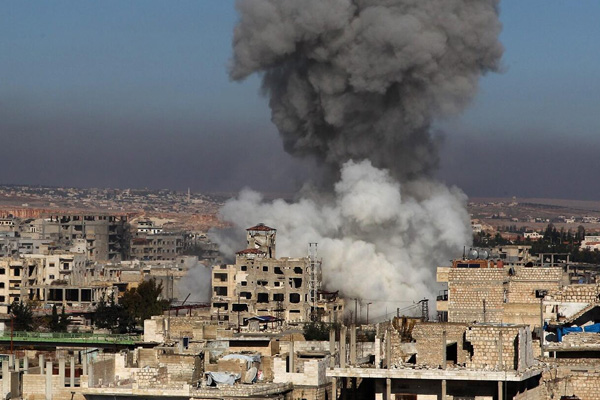 Rus savaş uçakları İdlib'i bombaladı: Çok sayıda sivil hayatını kaybetti