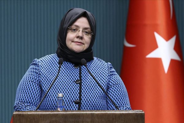 Bakan Zehra Zümrüt Selçuk: Şartlı Eğitim Yardımı'ndan faydalanan öğrencilere ödemeleri yapıldı