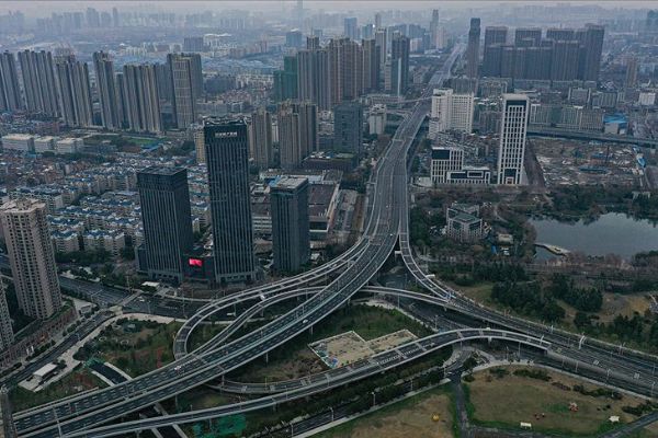 Hong Konglu milyarderden Vuhan'a yaklaşık 18 milyon dolar yardım