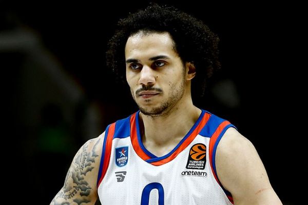 Türk vatandaşı olan Shane Larkin ismini değiştirmeyecek