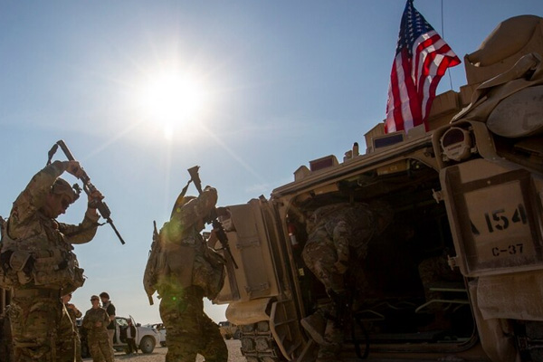 ABD savaş uçakları rejim güçlerini vurdu! Rus birlikler bölgeye ulaştı