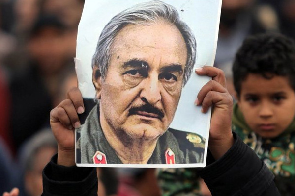 Macron'dan Hafter'e davet