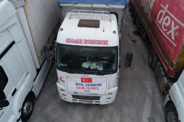 Türkiye’den İdlib’e 85 TIR insani yardım