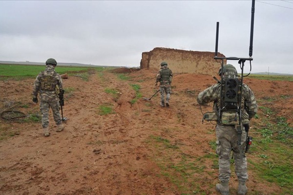 'Barış Pınarı Bölgesi'nde bugüne kadar 1720 EYP ve 903 mayın etkisiz hale getirildi'