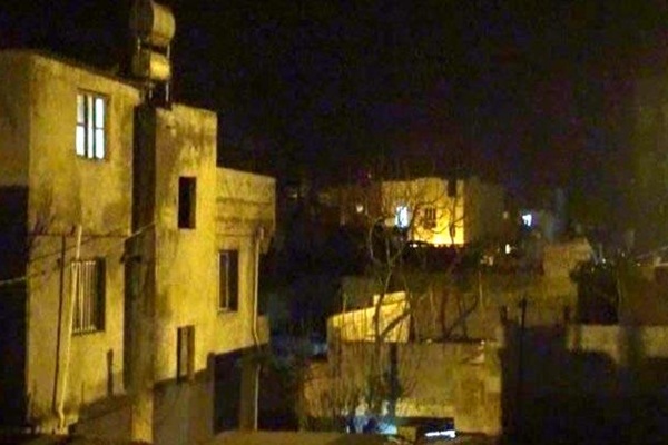 Türkiye'ye sızmaya çalışan teröristler obüslerle vuruldu