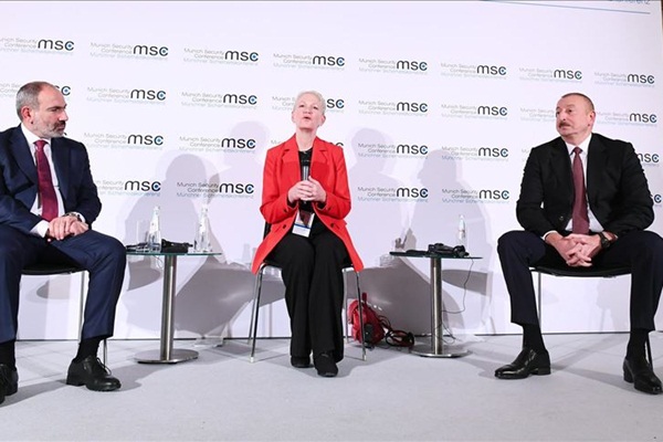 Tarihte ilk kez Azerbaycan ve Ermenistan liderleri kamuoyu önünde tartıştı