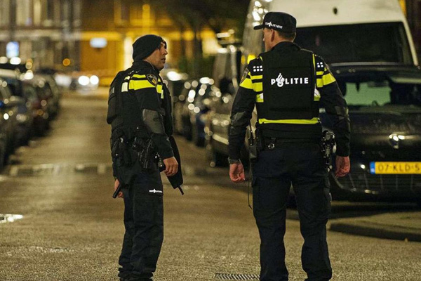 Hollanda bombalı mektupların peşinde