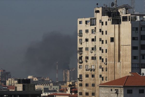 İsrail'den Gazze'de Hamas'a ait hedeflere hava saldırısı