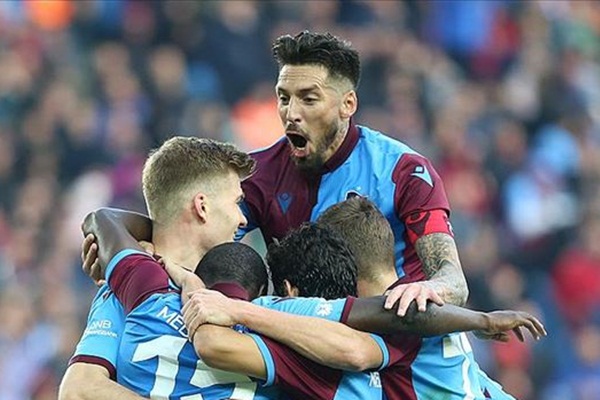 Trabzonspor'un 298 haftalık liderlik hasreti son buldu