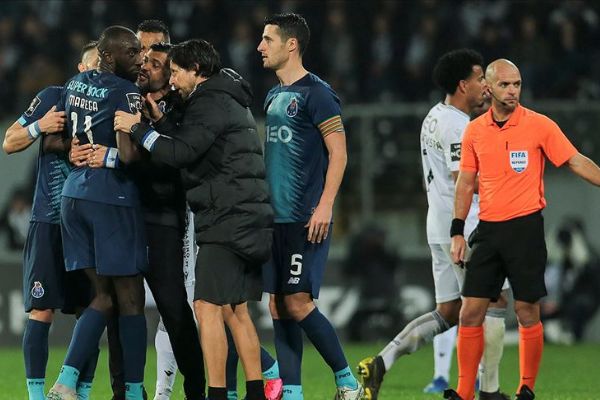 Moussa Marega ırkçı tezahüratlar nedeniyle sahayı terk etti