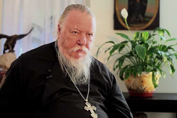 Başrahip Smirnov’un açıklamaları, Rusya’yı ayağa kaldırdı