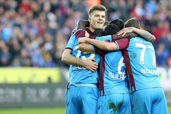 Süper Lig'de zirve yarışı nefes kesiyor