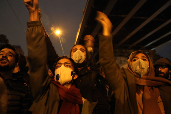 İran'daki benzin zammı protestolarında ölü sayısı hala muamma