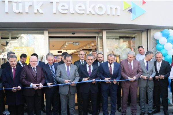 Türk Telekom'un yenilenen Atakum Müşteri Merkezi hizmete girdi