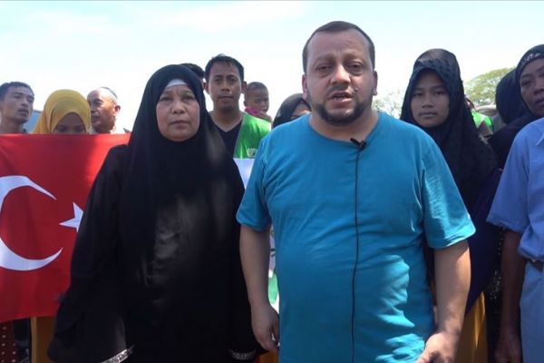 İHH, Filipinli Meymune'yi 13 yıl sonra ailesiyle buluşturdu