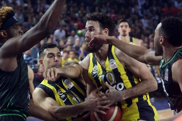 Darüşşafaka'dan kupa finalinin son dakikasındaki faul pozisyonuna ilişkin açıklama