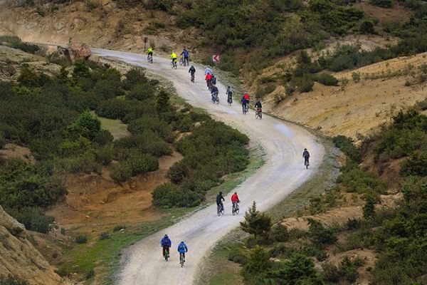 Frig Vadisi, bisikletle gezilmeye her mevsim hazır bekliyor.