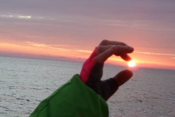 Günbatımını izlemek için Gökçeada'ya gidiyoruz.