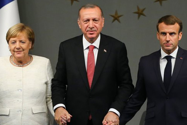 Erdoğan, Merkel ve Macron ile İdlib'i görüştü