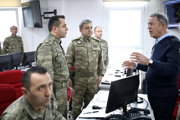 Bakan Akar'dan İdlib’de görevli personele mesaj