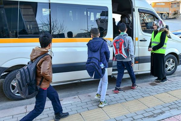 Başkentte maddi durumu olmayan öğrencilere okul servisi desteği