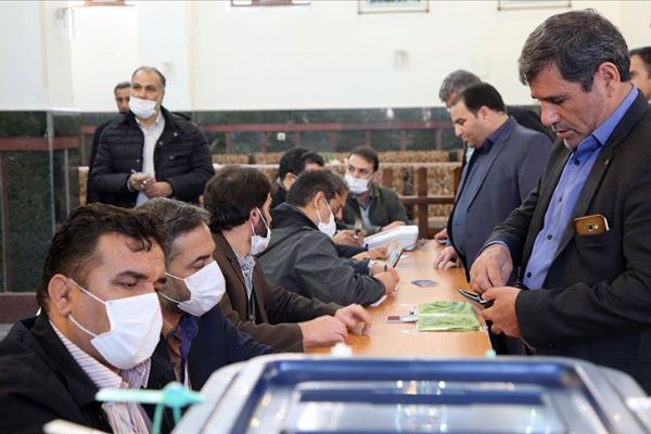 İran'daki meclis seçimlerini muhafazakarlar önde götürüyor