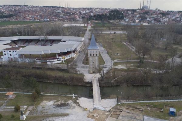 Edirne Yeni Sarayı'nın kapı duvarı gün yüzüne çıkarılıyor
