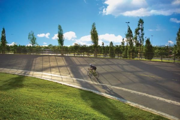 Mardin'de profesyonel bisiklet parkuru yapılıyor.