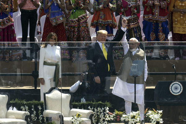 Trump Hindistan'da: Pakistan'la terörle mücadelede konusunda olumlu bir şekilde çalışıyoruz