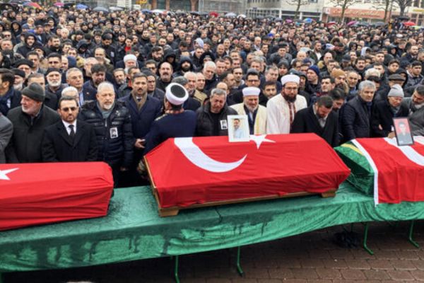 Almanya'daki ırkçı terör saldırısında hayatını kaybeden Türkler için cenaze namazı
