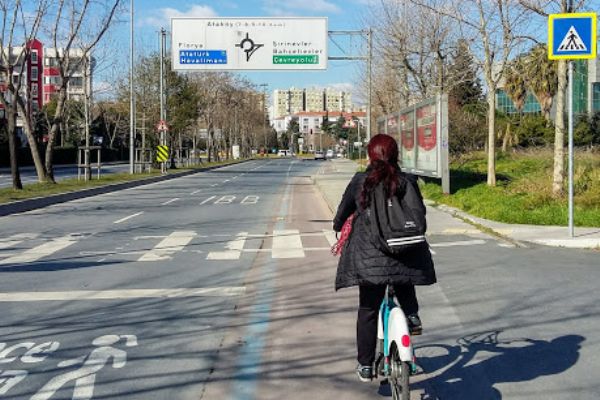 Time Türk, İstanbul'da bisikletli ulaşım rotalarını deneyimliyor.