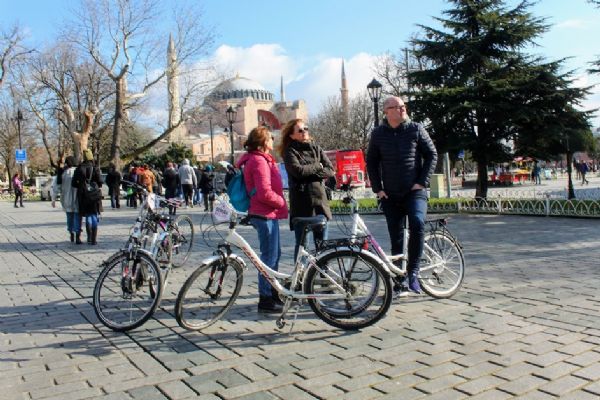 Kokartlı rehber eşliğinde bisiklet turları