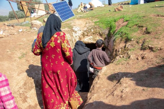 Bombalardan kaçan Suriyeliler mağaralarda yaşam mücadelesi veriyor