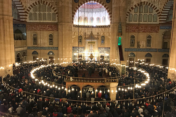 Yarın Regaip Kandili