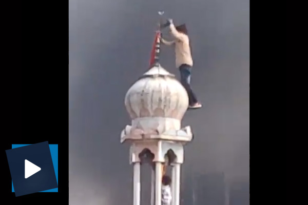 Hindu milliyetçiler camiye saldırdı