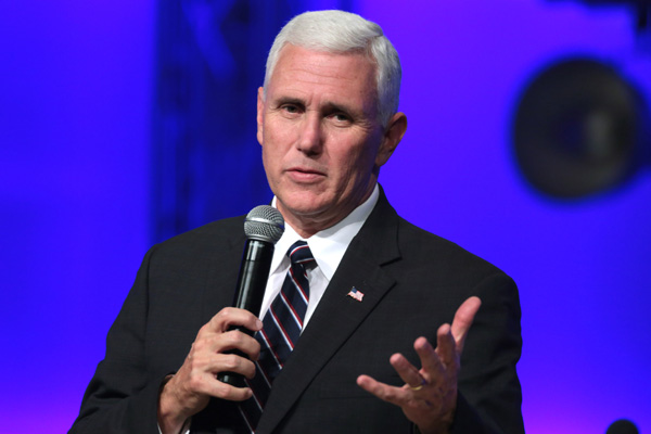 ABD'de koronavirüs ile mücadeleden artık Mike Pence sorumlu