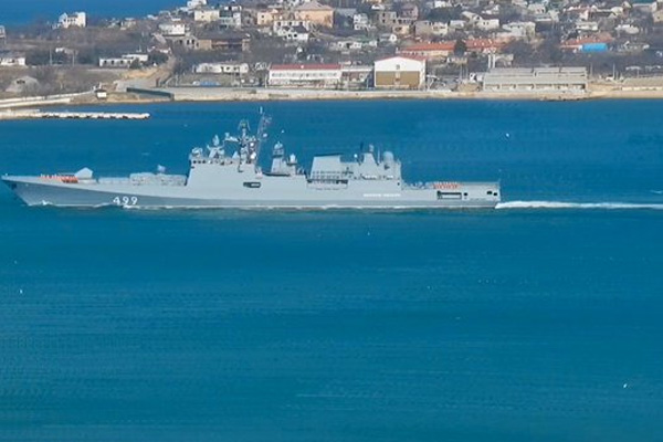 Seyir füzesi yüklü iki Rus savaş gemisi Boğazlardan geçti