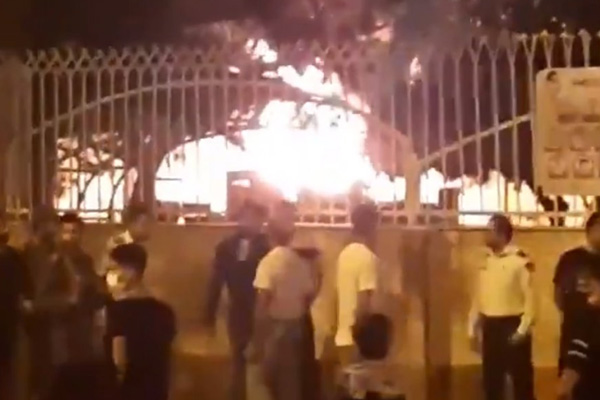 İran'da koronavirüs paniği: Karantinadakileri yakmaya çalıştılar