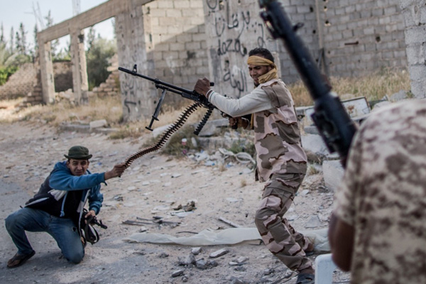 UMH güçlerinden Hafter mevzilerine bombardıman