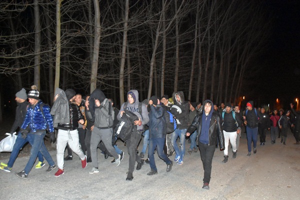 Bakan Soylu, Türkiye'den ayrılan göçmen sayısını açıkladı