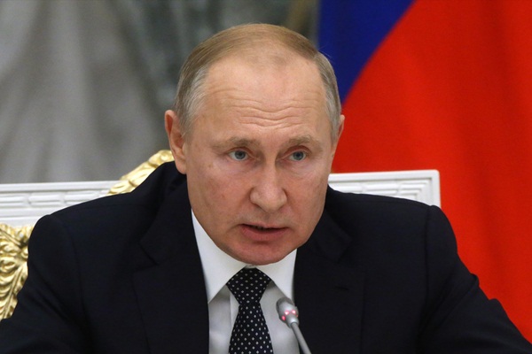 Putin, Macron ile İdlib'i görüştü