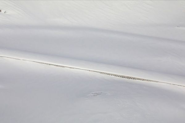 41 kişinin öldüğü çığ bölgesindeki kar kalınlığı kar tünelinin boyunu aştı