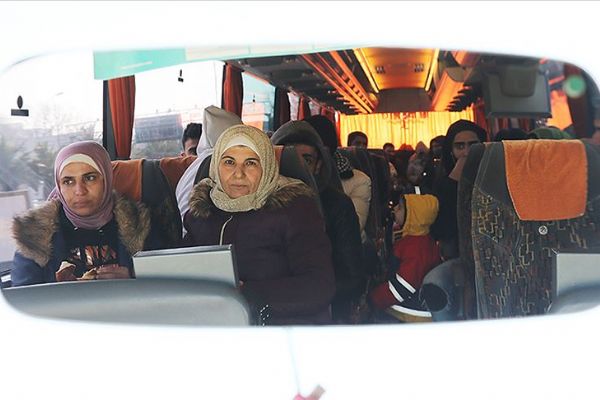 Düzensiz göçmenler Edirne'ye gitmeye devam ediyor